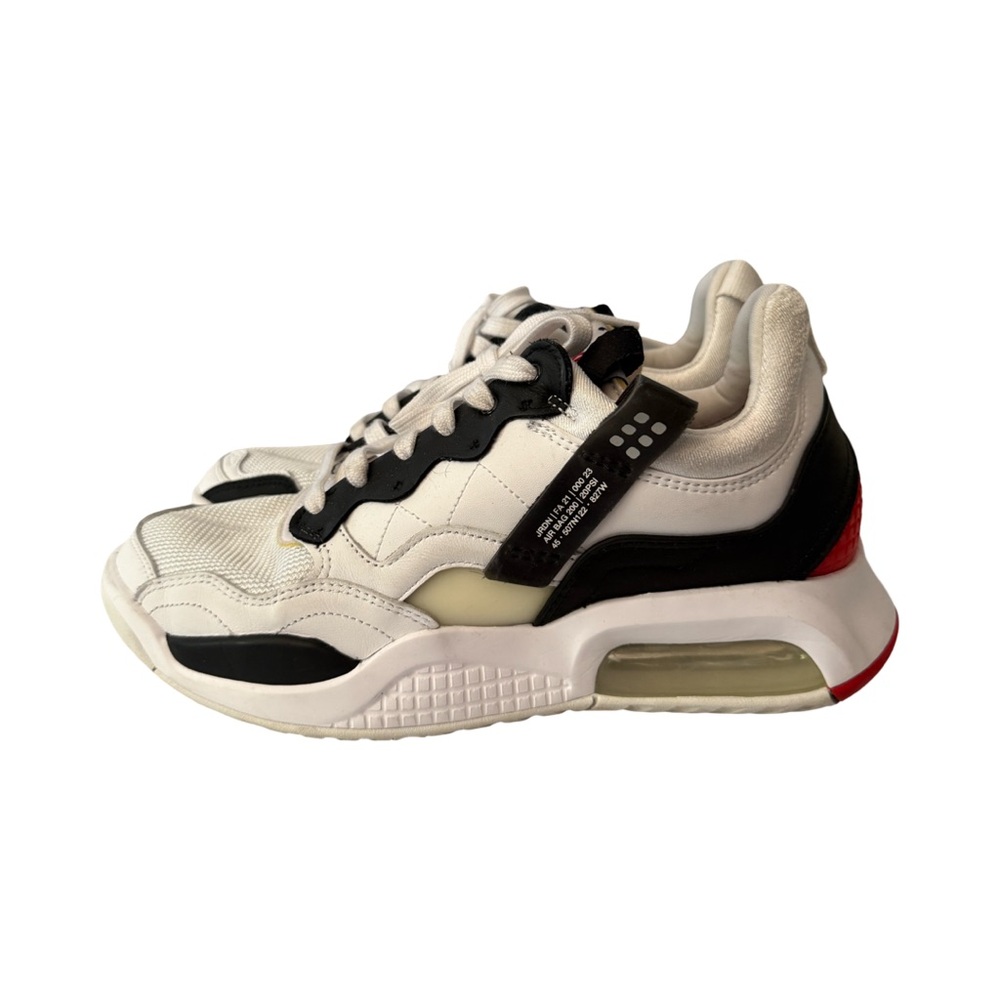 Nike White and Black Sneakers Modern Athletic Design